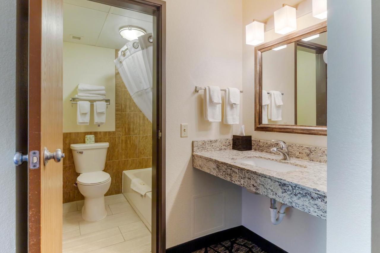 Quality Inn أوشكوش المظهر الخارجي الصورة