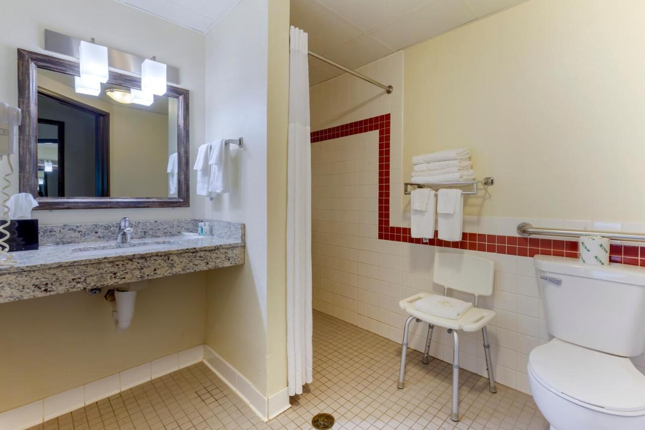 Quality Inn أوشكوش المظهر الخارجي الصورة