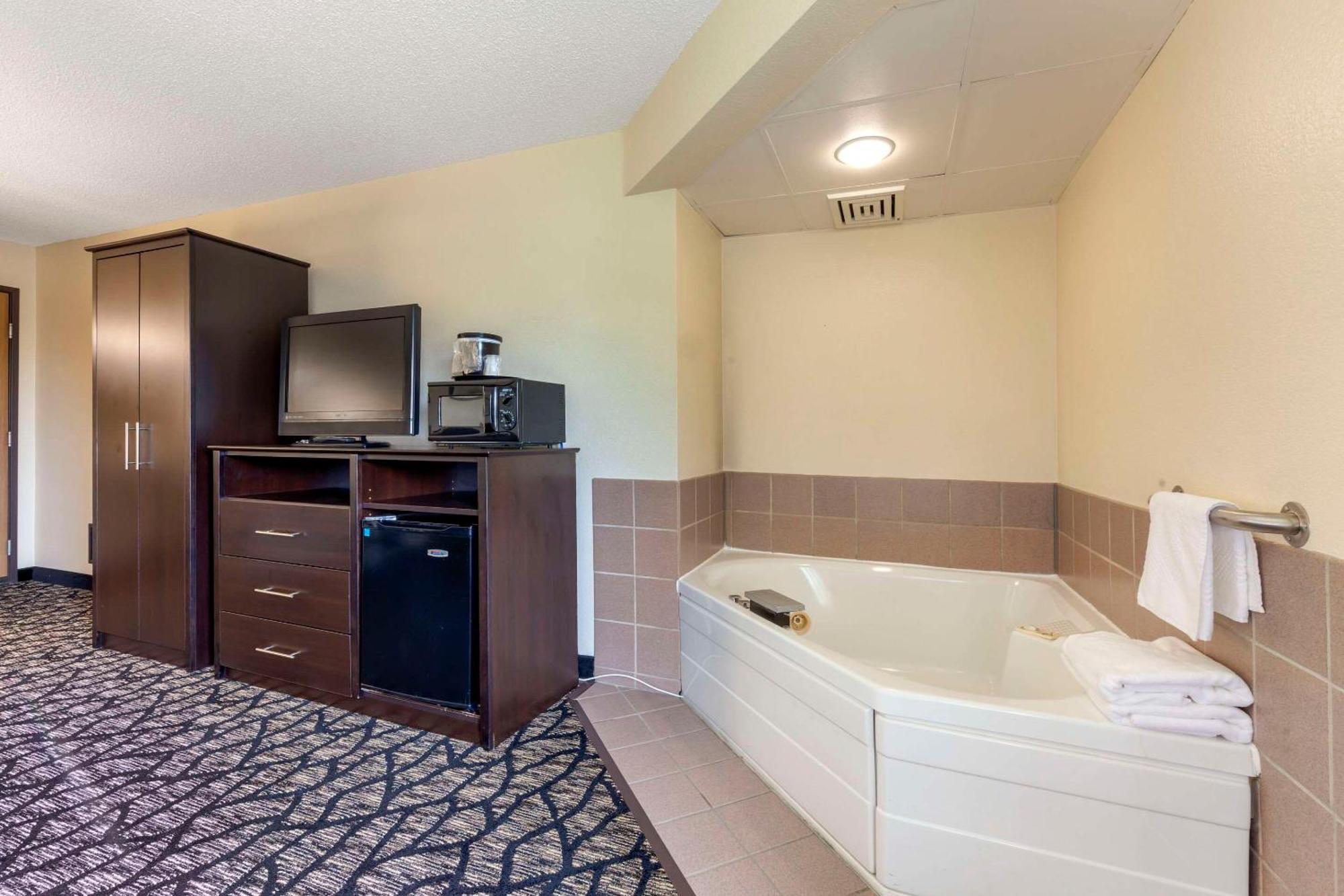 Quality Inn أوشكوش المظهر الخارجي الصورة