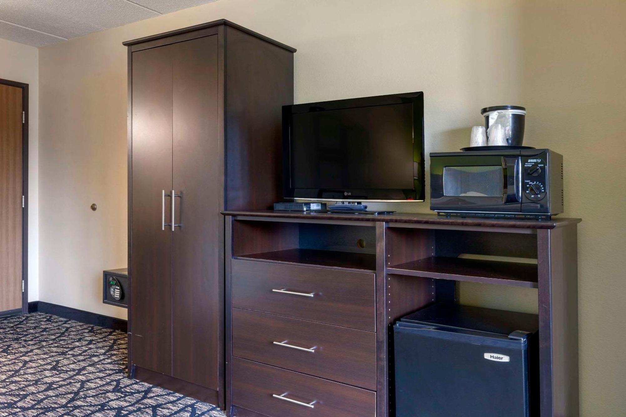 Quality Inn أوشكوش المظهر الخارجي الصورة