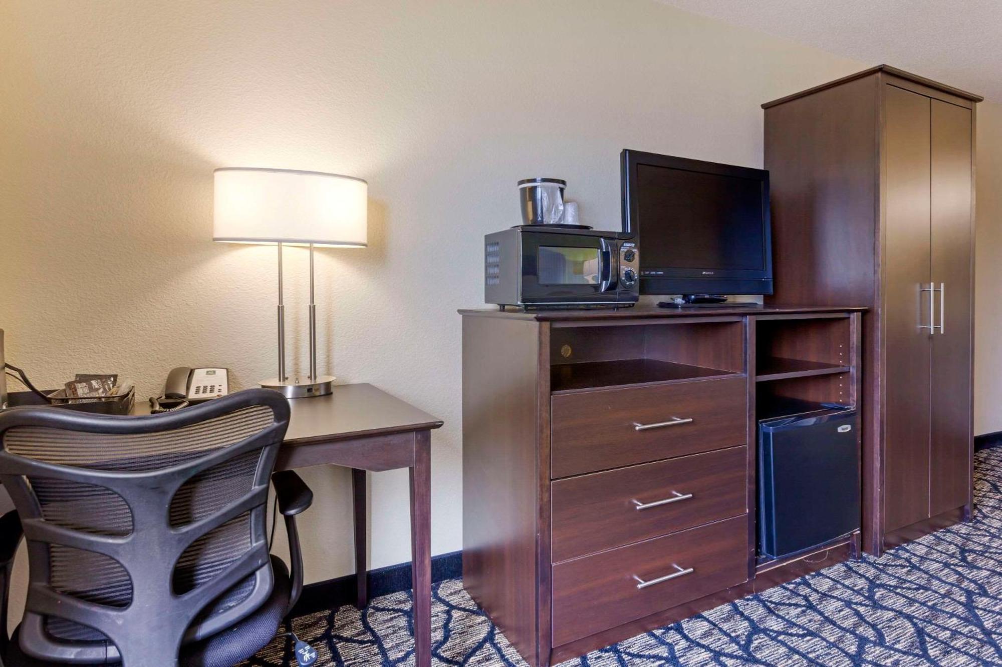 Quality Inn أوشكوش المظهر الخارجي الصورة
