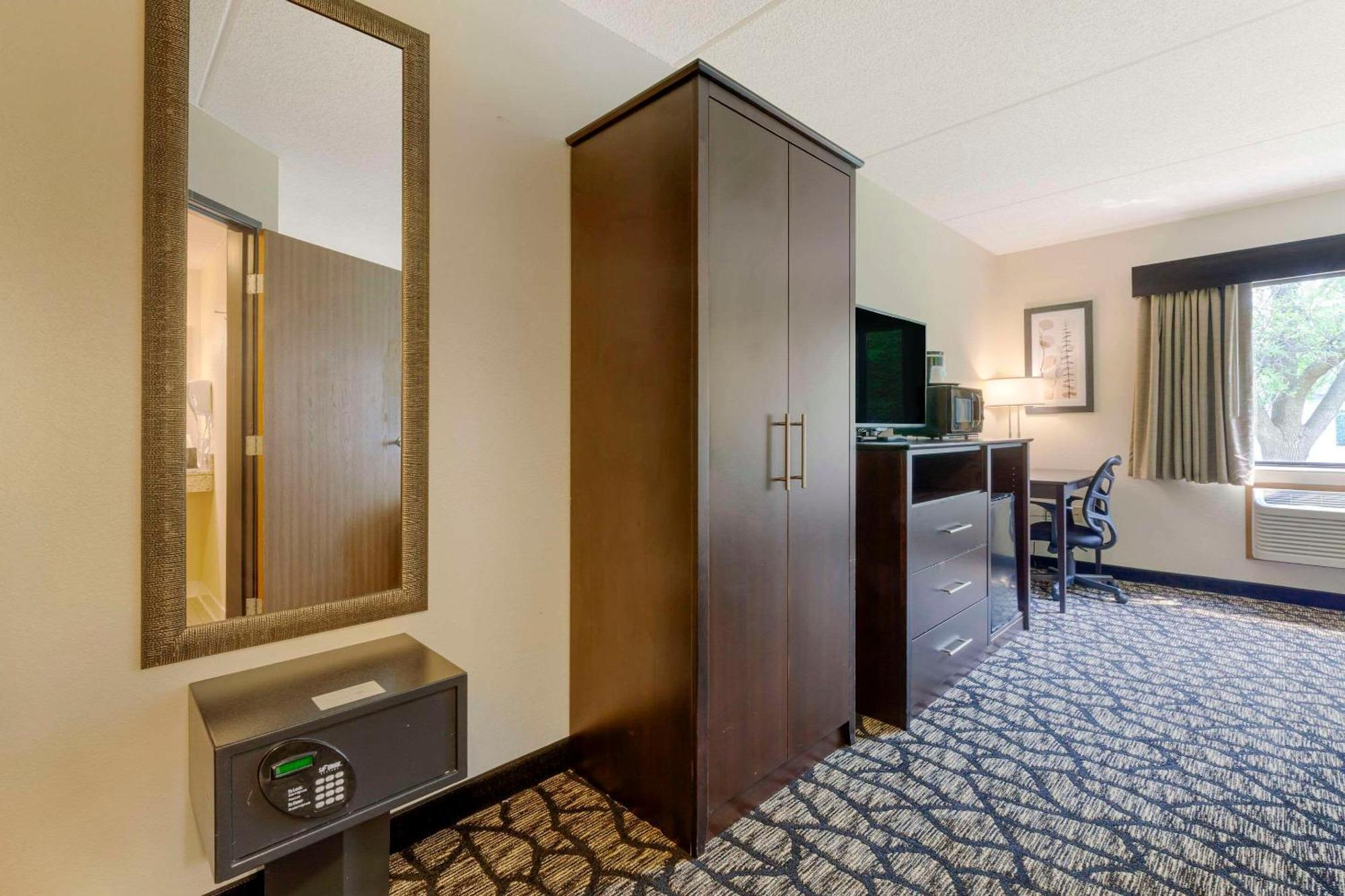Quality Inn أوشكوش المظهر الخارجي الصورة