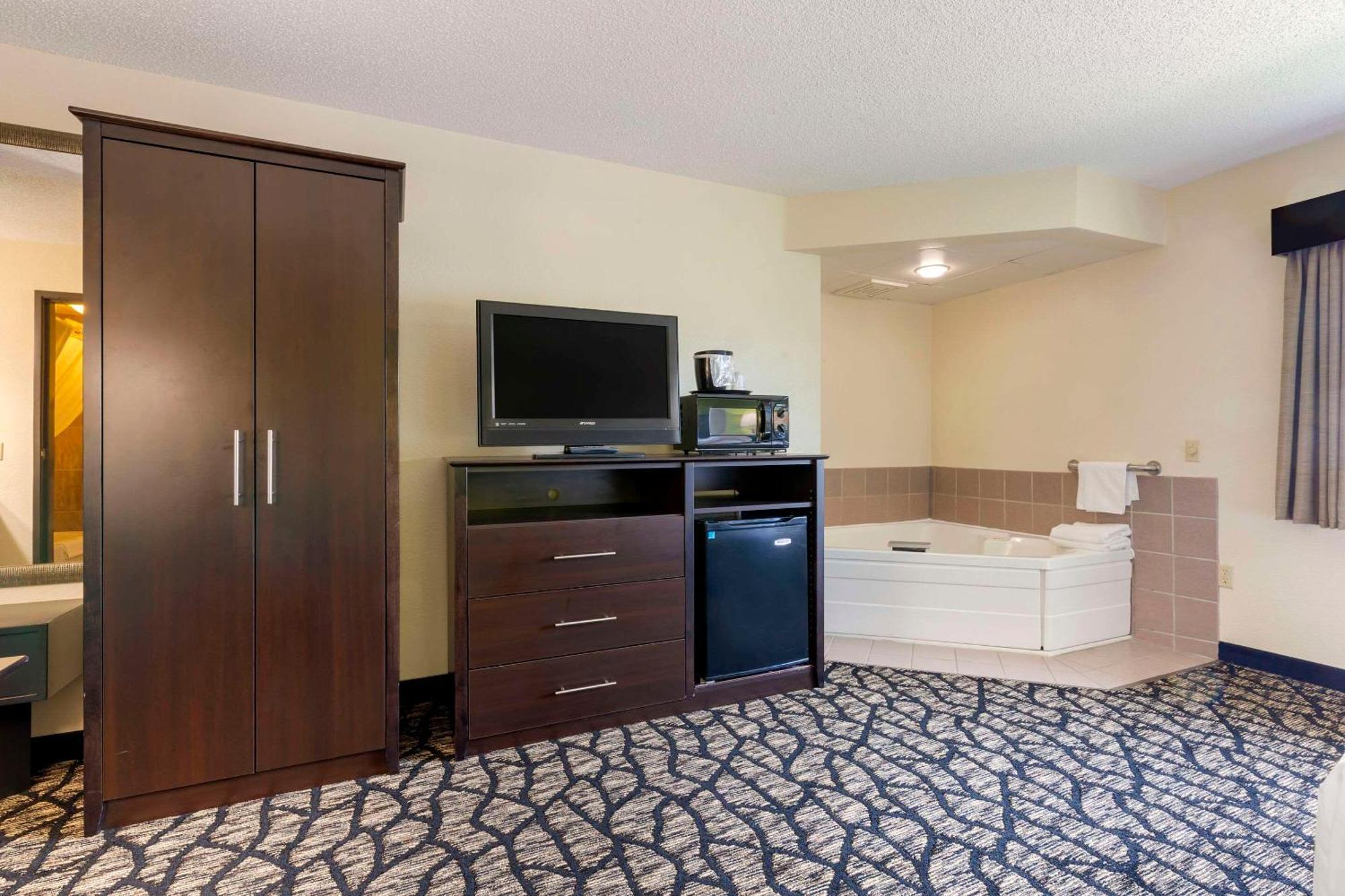 Quality Inn أوشكوش المظهر الخارجي الصورة